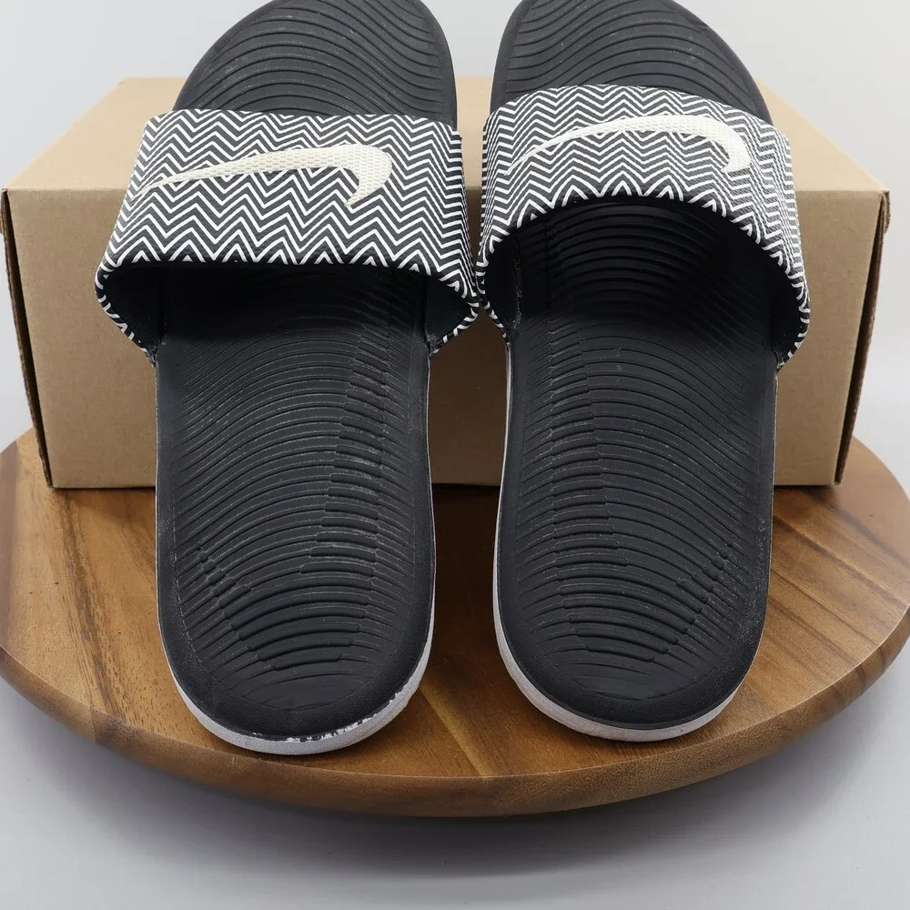 Nike Men's US 10 Black / White Chevron Print Slide Sandals Slides